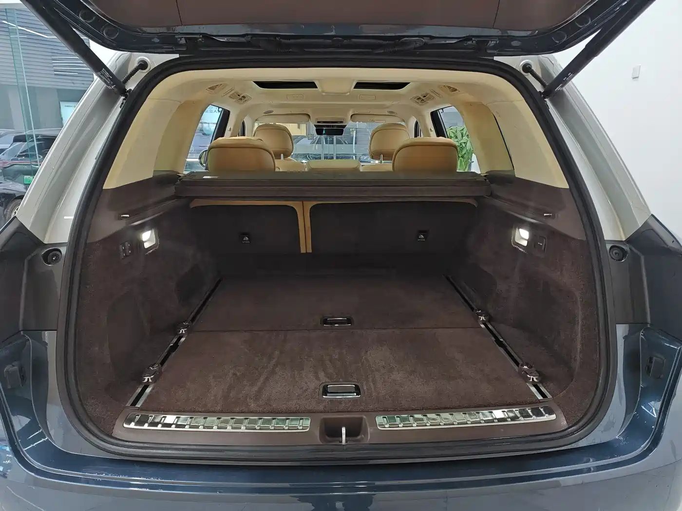 AITO Wenjie AITO M9 2024 Model Extended Range Ultra Edition 52kWh 5-Seater фото 26