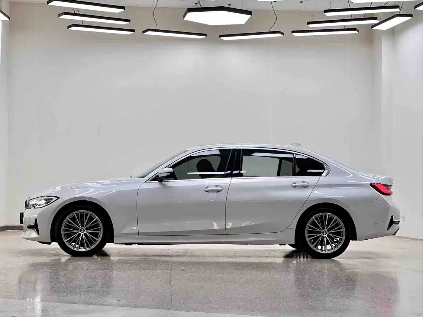BMW 3 Series 2020 325Li Launch Edition фото 24