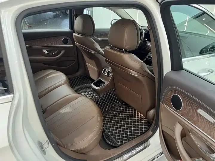 Mercedes-Benz E-Class 2023 E 260 L фото 11