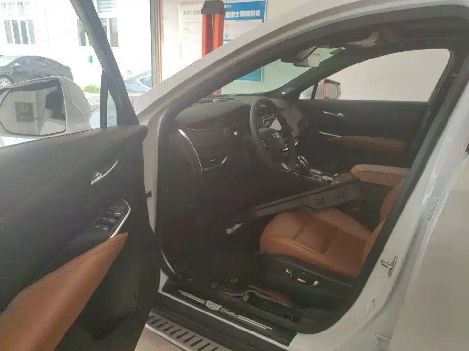 CADILLAC XT4