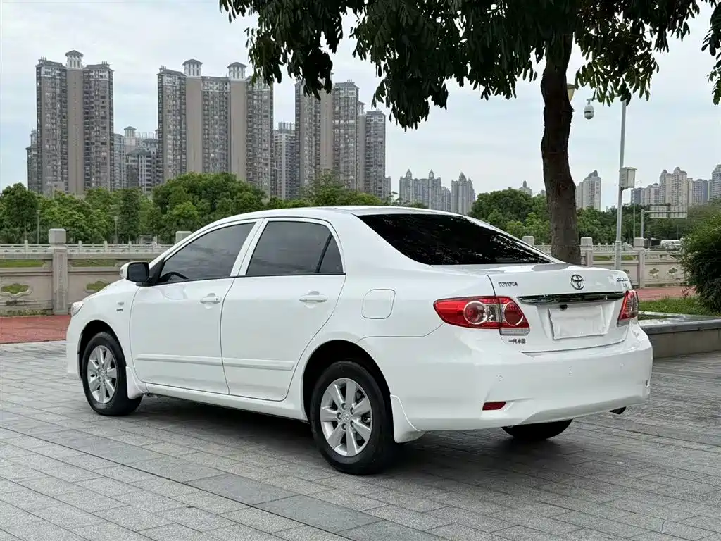 Toyota Corolla 2013 Special Edition 1.6L Automatic Cool GL фото 7