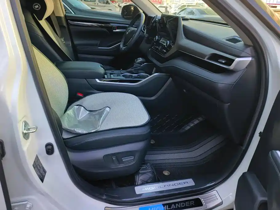 Photo 8 - Toyota Highlander