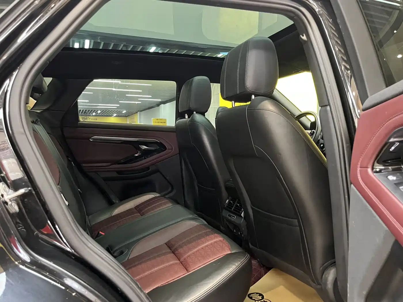 Land Rover Range Rover Evoque 2020 249PS R-DYNAMIC SE Sport Tech Edition фото 10