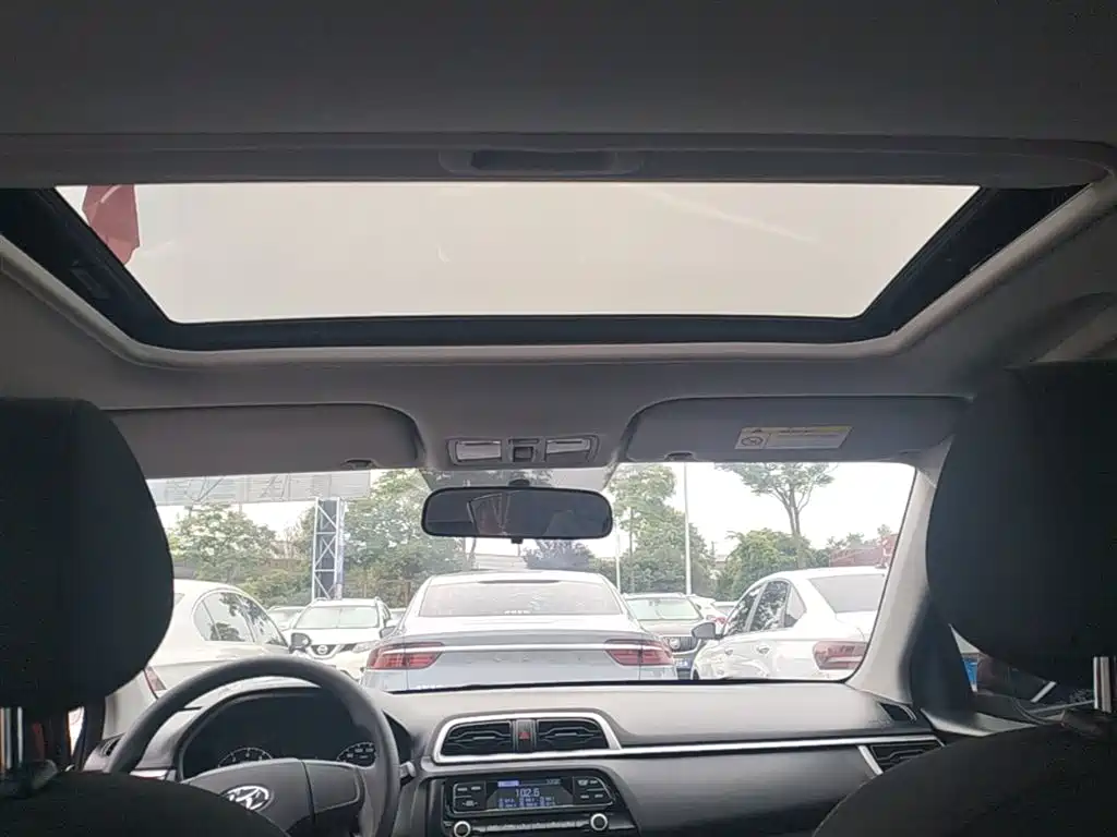 Hyundai Verna 2017 1.4L Manual Color Sunroof Edition (China V) фото 18