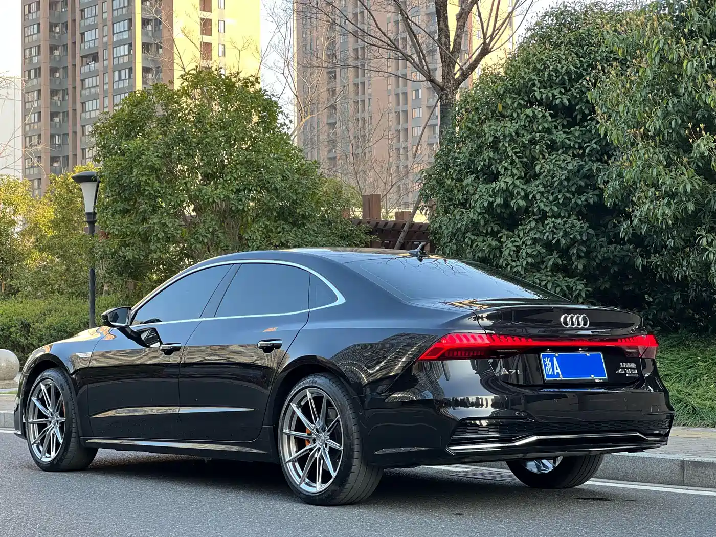 Audi A7L 2024 45TFSI quattro S-line Vision Edition Crystal Package фото 4