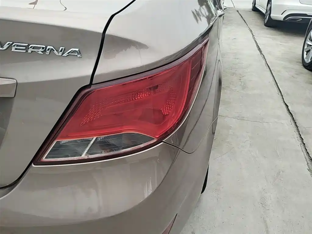 Hyundai Verna 2014 1.4L Manual Smart GLS фото 8