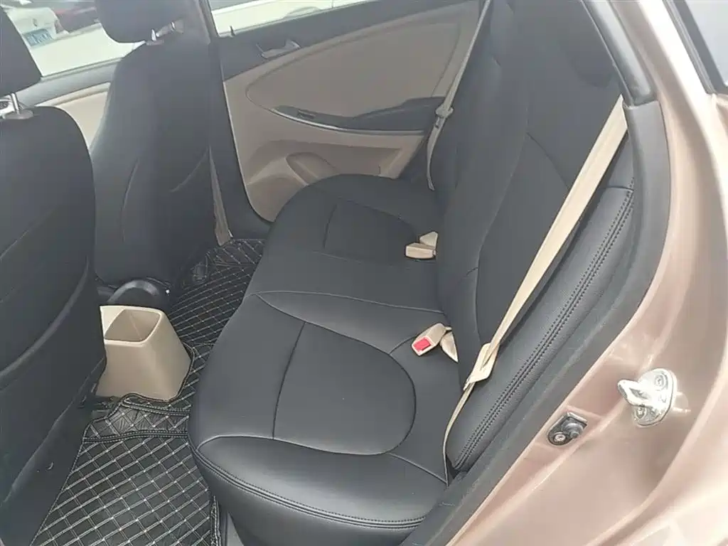 Hyundai Verna 2014 1.4L Manual Smart GLS фото 17