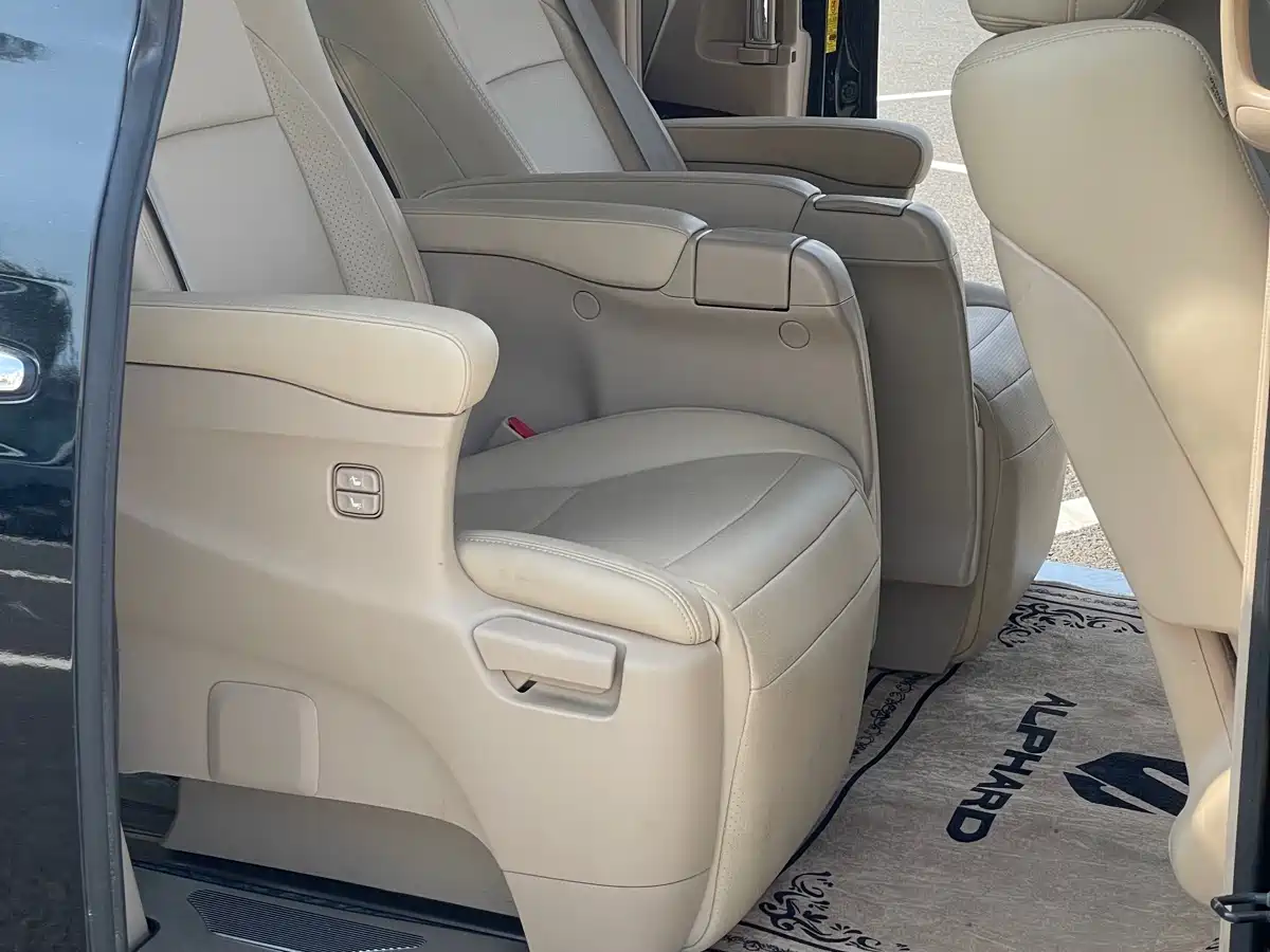 Toyota Alphard 2012 3.5L Luxury Edition фото 5