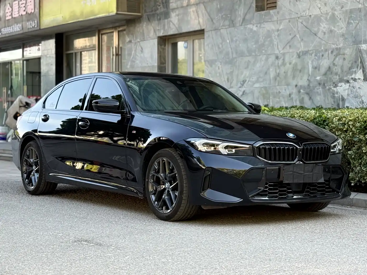 BMW 3 Series 2025 330Li M Sport Night Edition фото 3