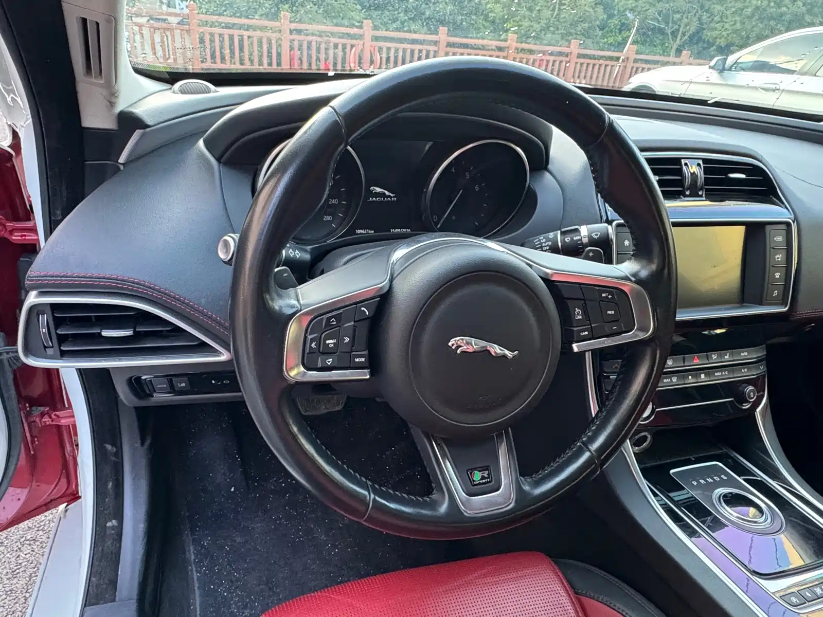 Фото 13 - Jaguar XE