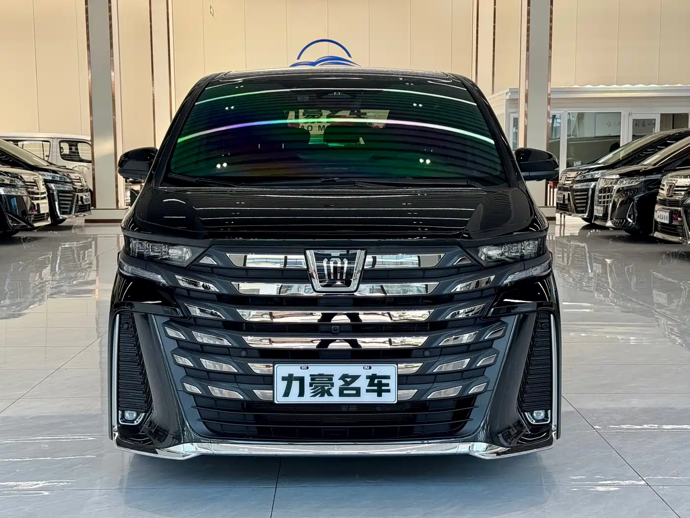 Toyota Vellfire 2024 Crown Hybrid 2.5L Premium Edition фото 2