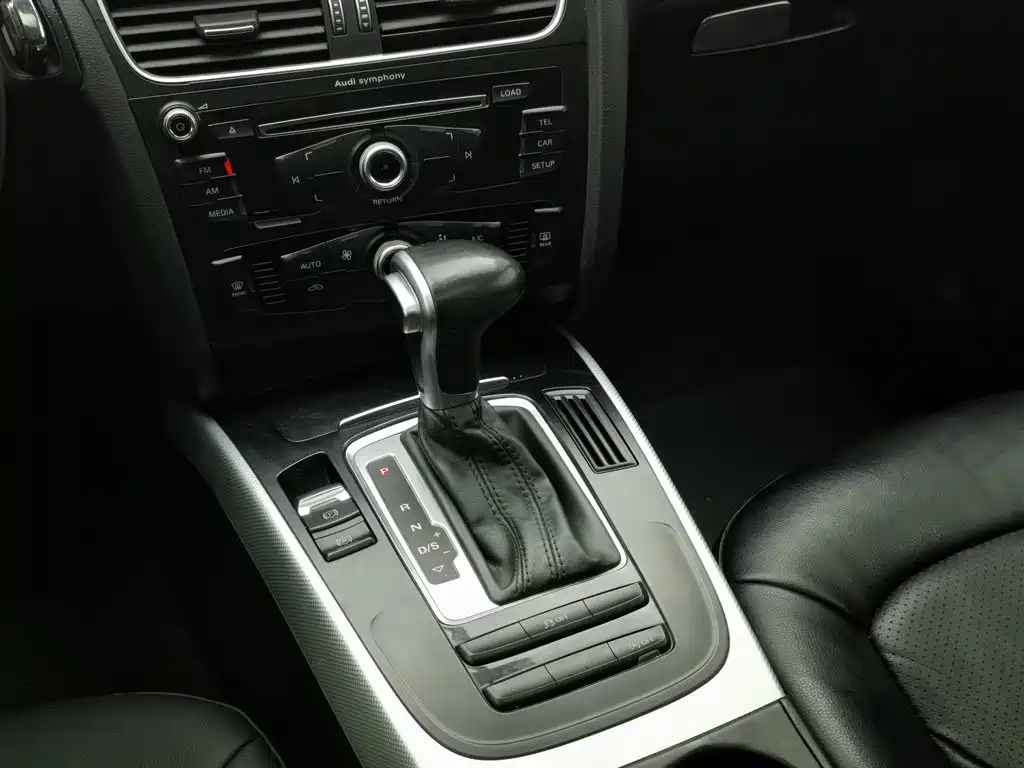 Фото 13 - Audi A4L