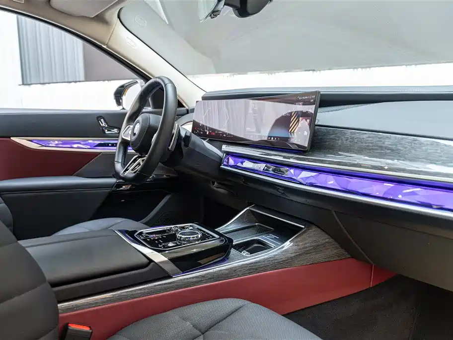 BMW 7 Series 2023 Model 735Li M Sport Package фото 24