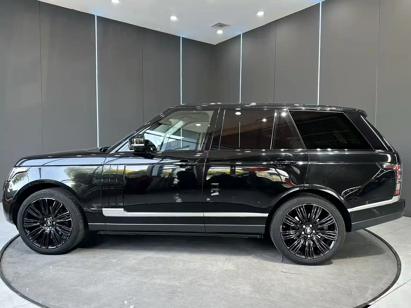 Land Rover Range Rover 2014 Facelift 3.0 SC V6 Vogue фото 4