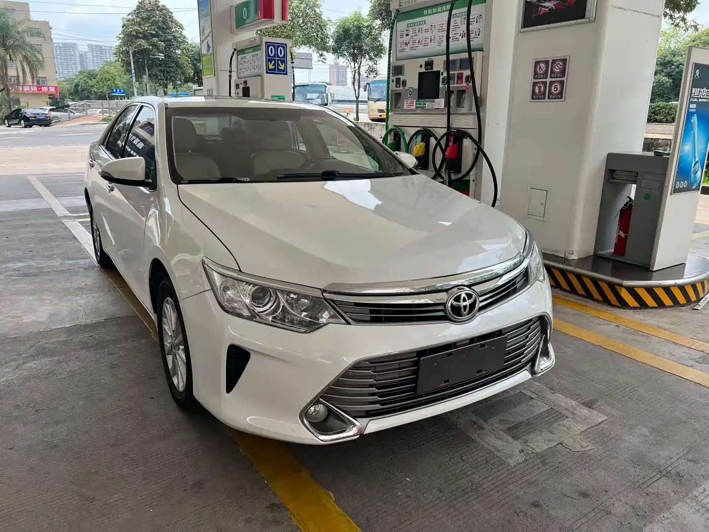 Toyota Camry 2016 2.0G 10th Anniversary Leading Edition фото 3