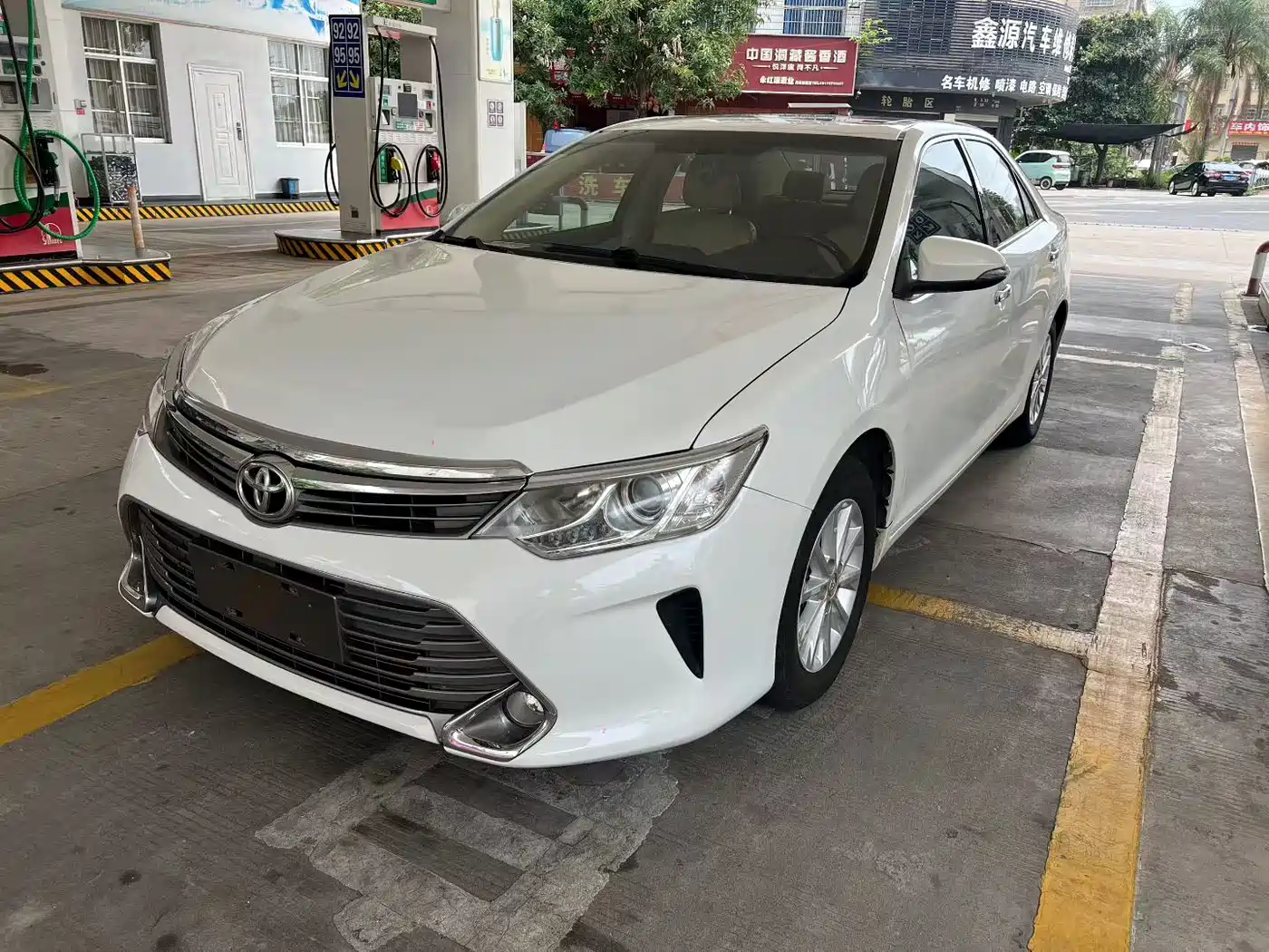 Toyota Camry 2016 2.0G 10th Anniversary Leading Edition