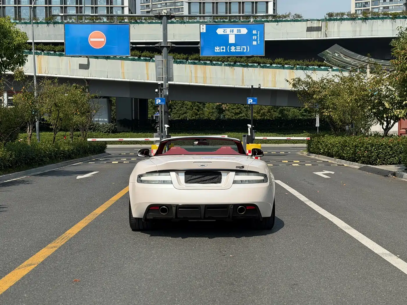 Aston Martin DBS 2012 2009 6.0 Touchtronic Volante