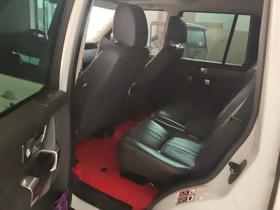 Photo 11 - Land Rover Discovery