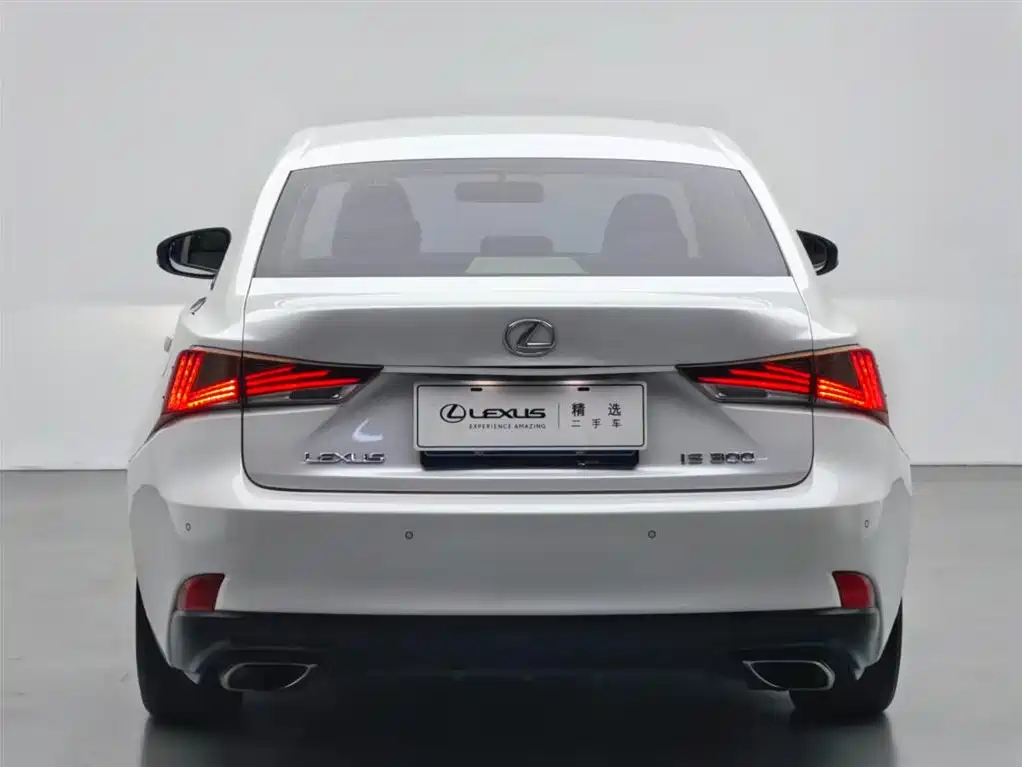 Lexus IS 2015 200t Leading Edition фото 18