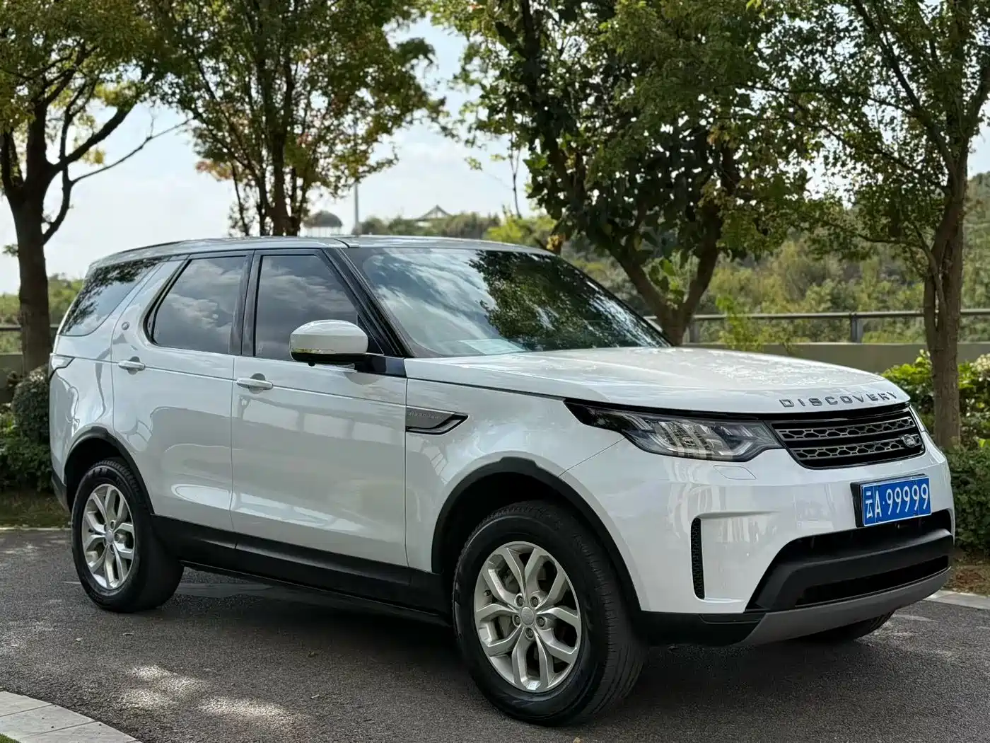 Land Rover Discovery 2018 3.0 SC V6 SE фото 3