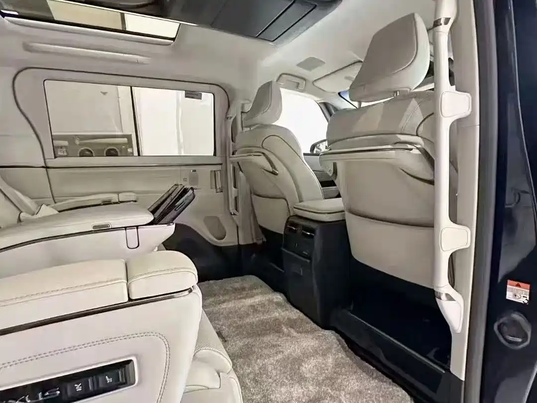 Lexus LM 2025 Model 500h Six-Seater Prestige Edition фото 4