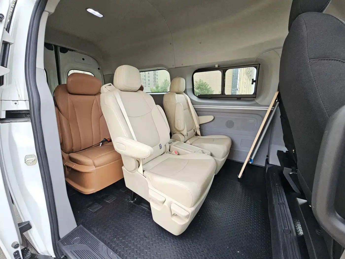 Maxus Xintu V70 2023 2023 Model 2.0T Elite Edition Automatic Long Wheelbase Medium Roof 6/7-Seater