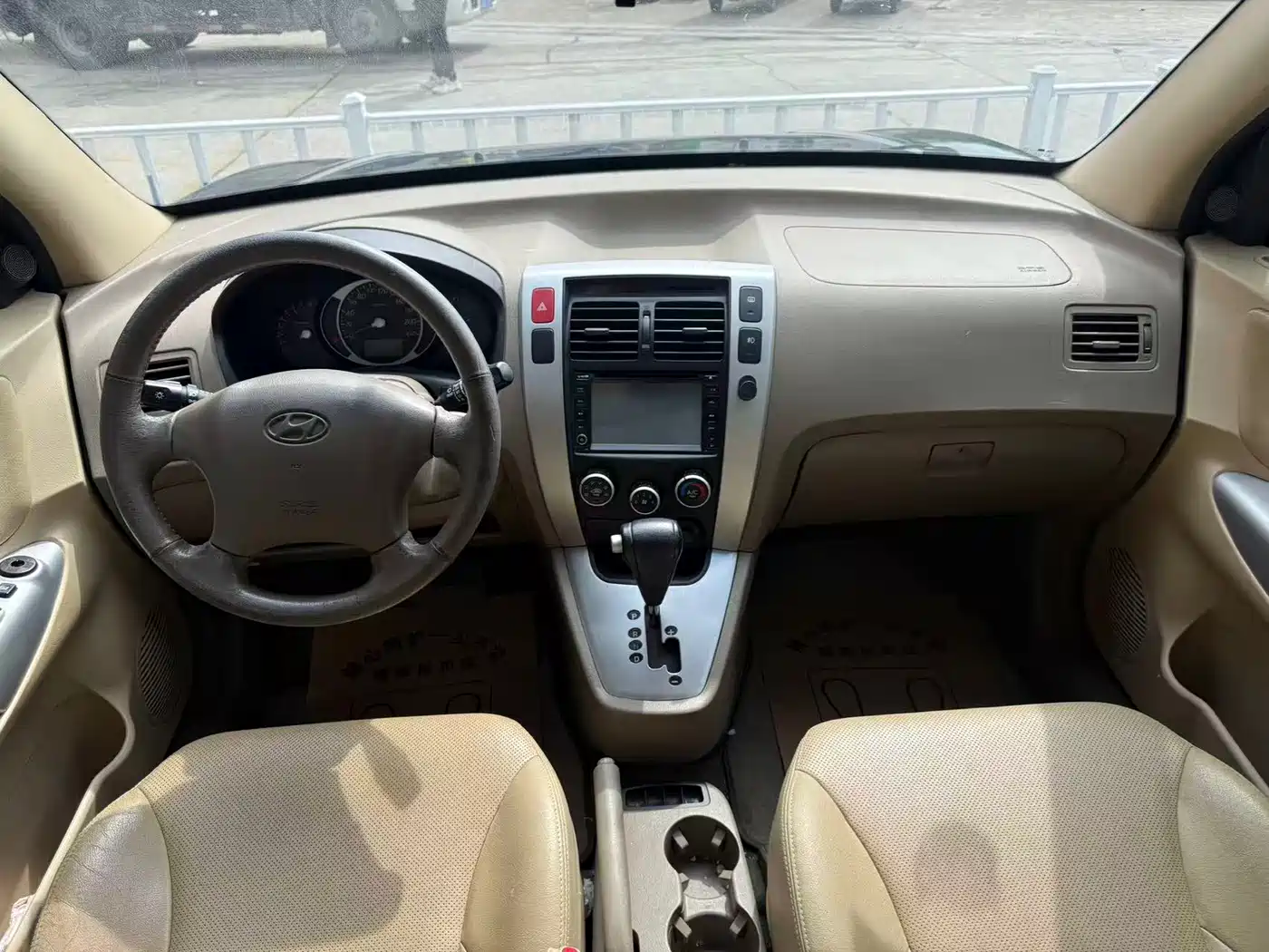 Hyundai Tucson 2009 2.0L Automatic 2WD Sunroof фото 9