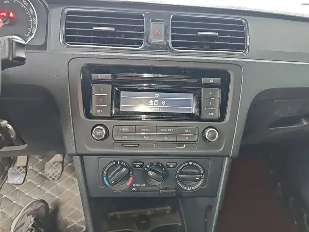 Škoda Skoda Rapid Spaceback 2016 Facelift 1.6L Manual Forward Edition фото 20