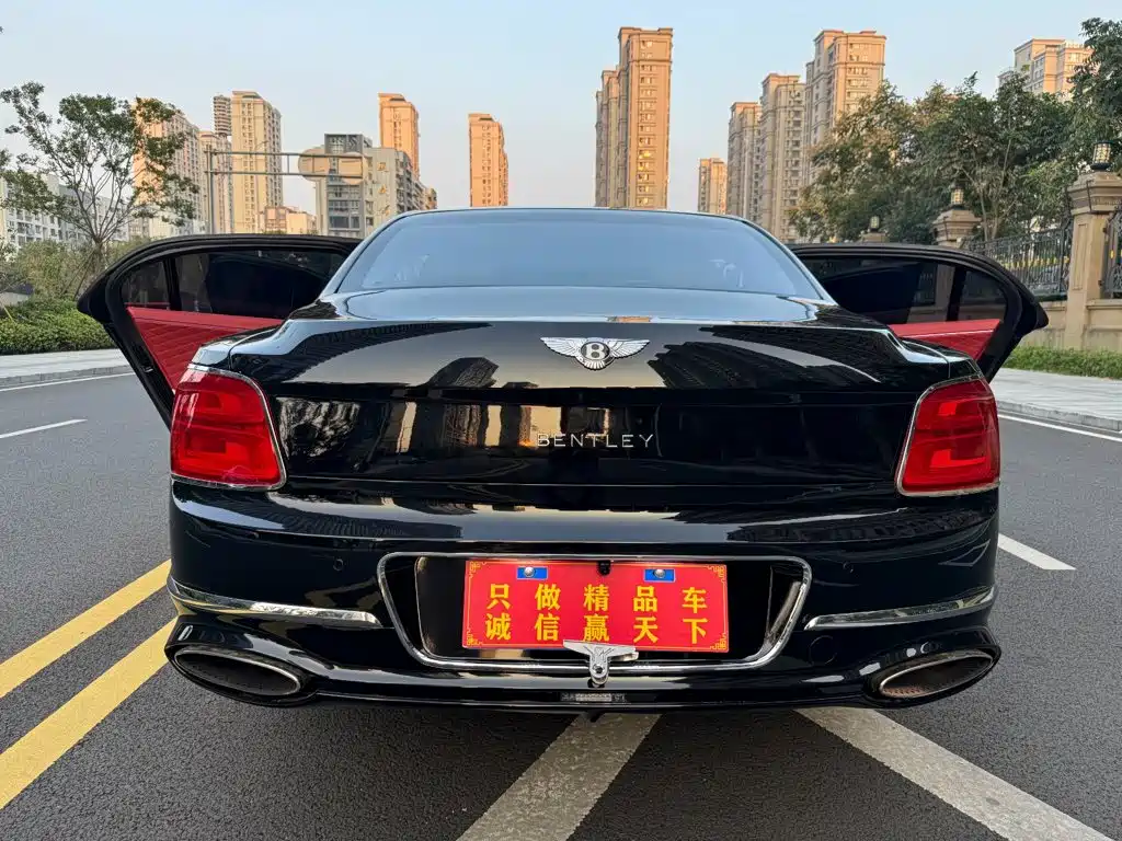 Фото 5 - Bentley Flying Spur