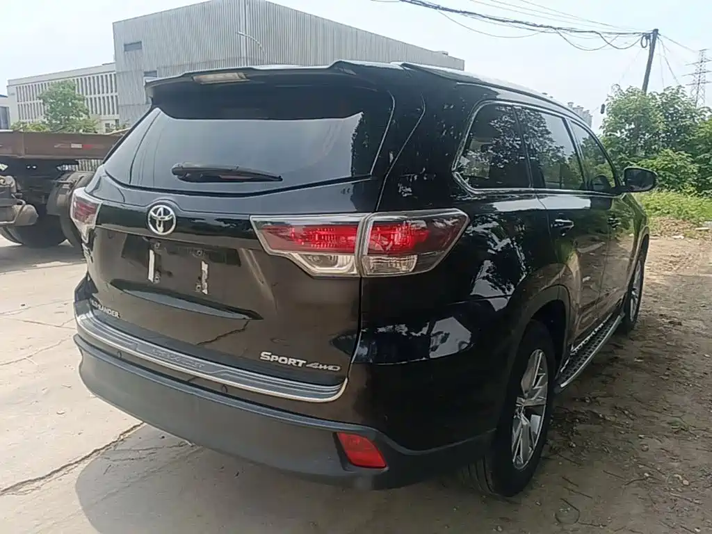 Фото 7 - Toyota Highlander
