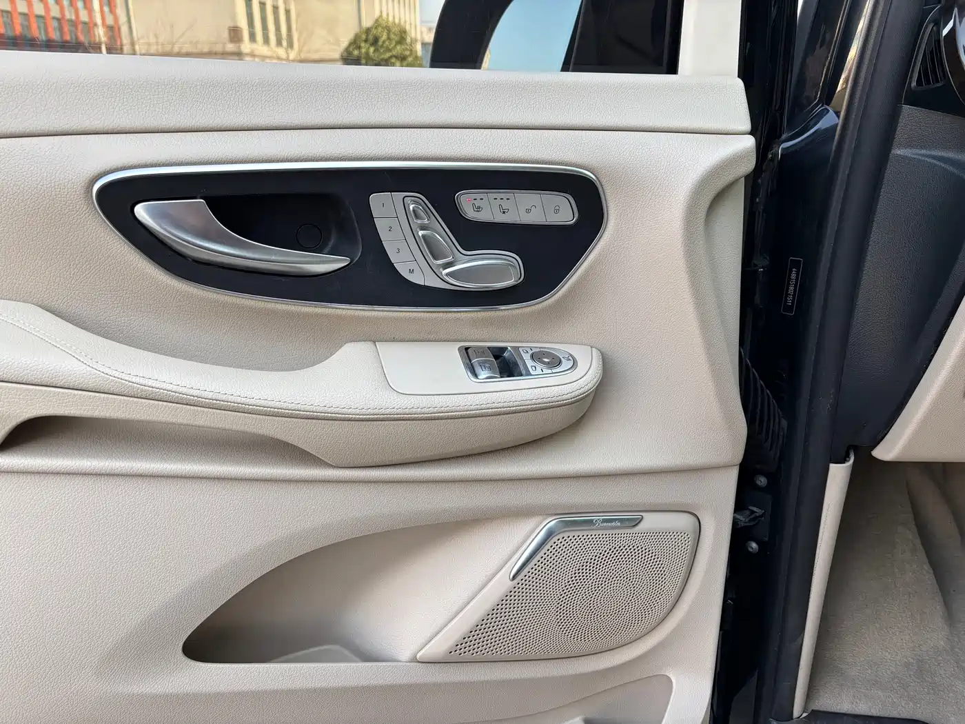 Mercedes-Benz V-Class 2017 Model V 260 L Premium Extended Edition фото 13
