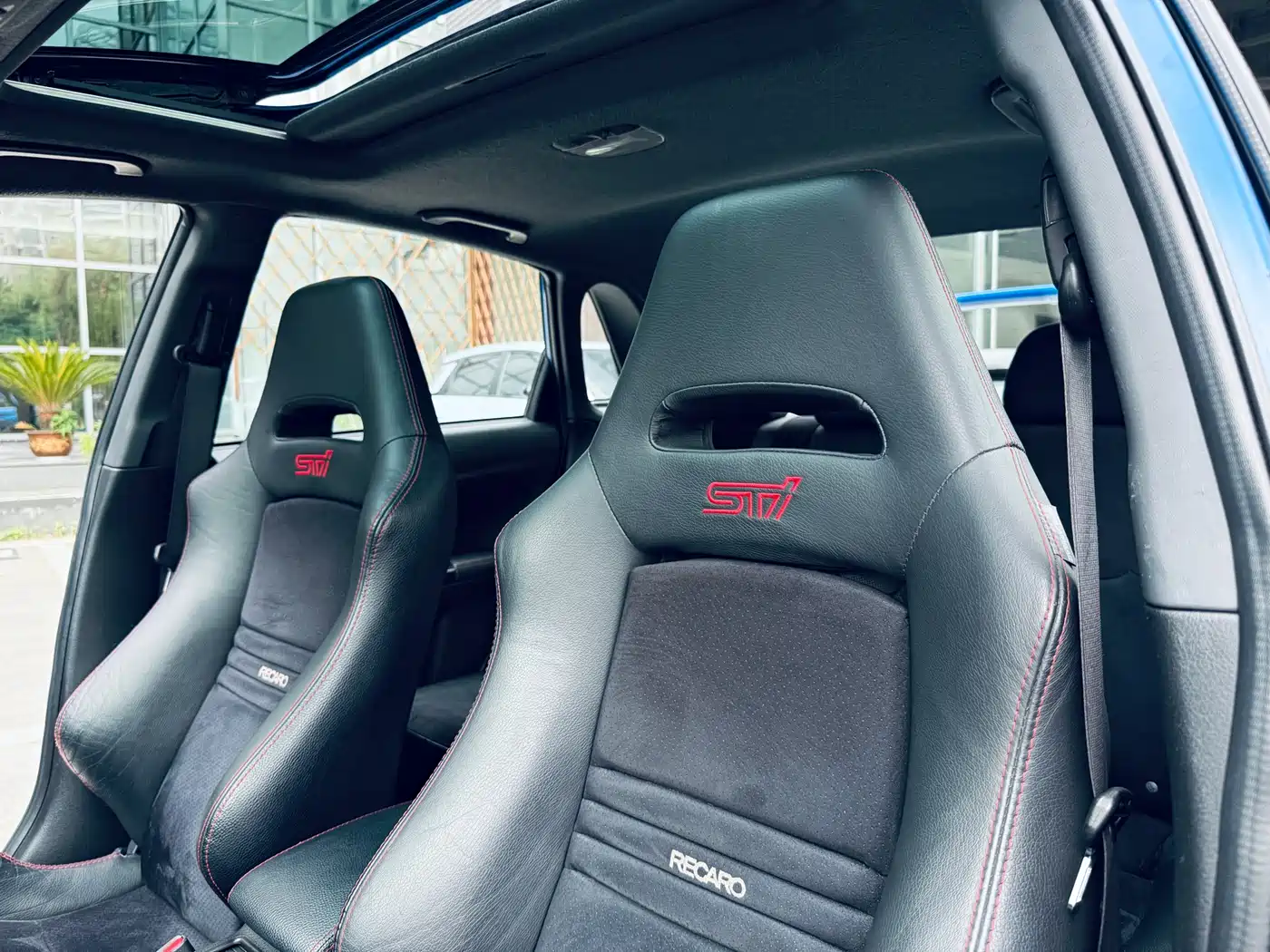 Subaru Impreza 2011 2.5T WRX STi Sedan фото 11