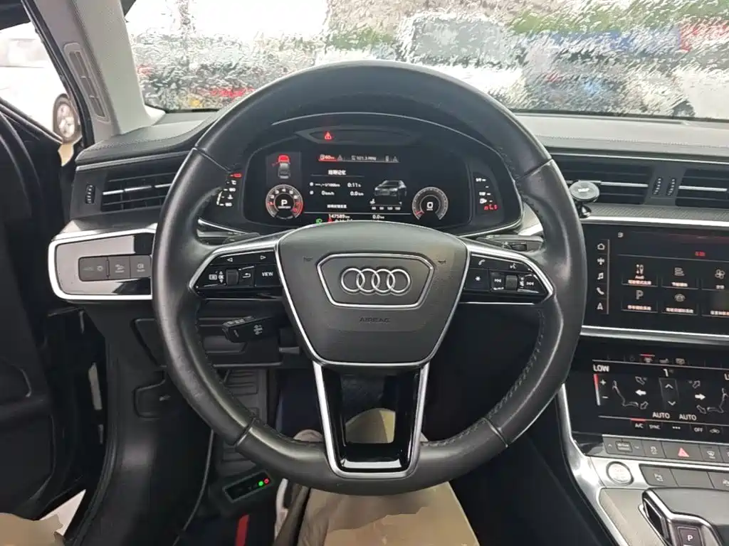Фото 11 - Audi A6L