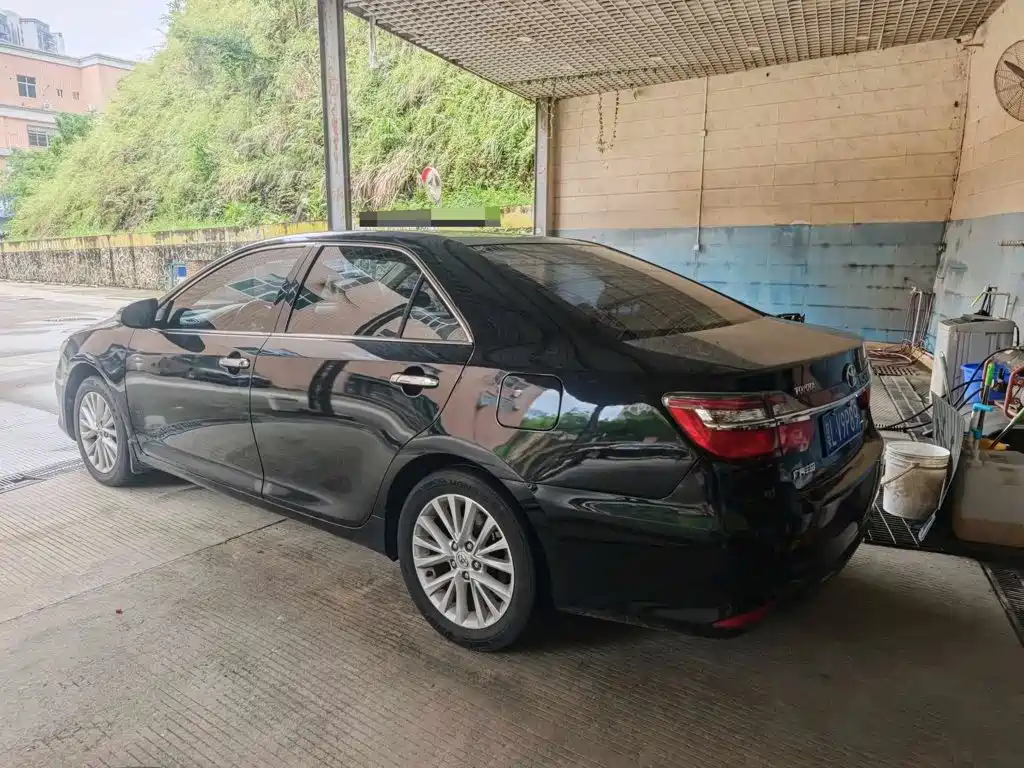 Фото 5 - Toyota Camry