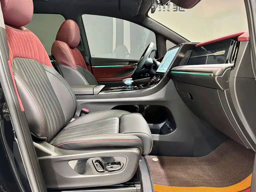 GAC TRUMPCHI TRUMPCHI M8