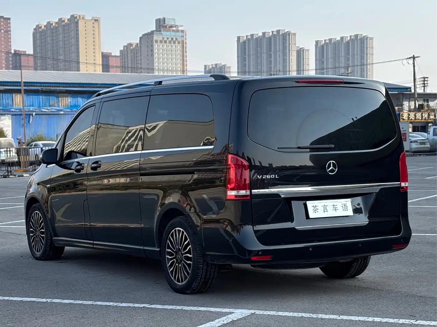 Mercedes-Benz V-Class 2017 Model V 260 L Premium Extended Edition фото 6