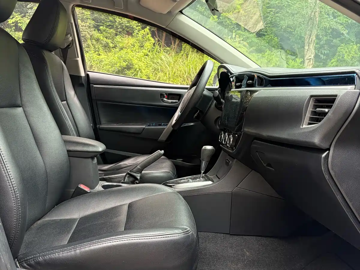 Toyota Corolla 2014 1.6L CVT GL фото 13