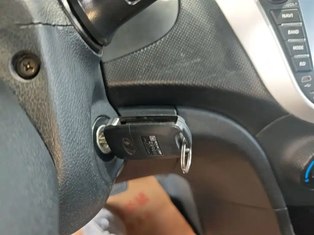 Hyundai Reina 2014 Model 1.4L Automatic GLX фото 9