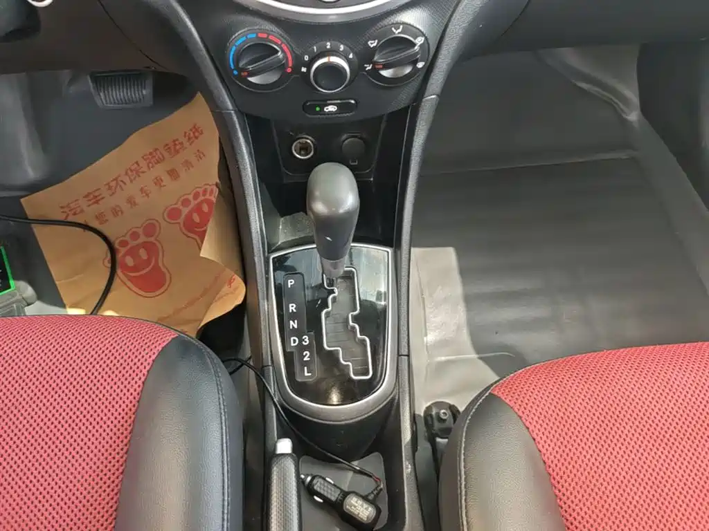 Hyundai Reina 2014 Model 1.4L Automatic GLX фото 14