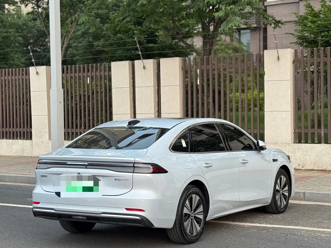 Geely Galaxy Galaxy A7 2025 EM-i 150km Explorer+ Edition фото 7