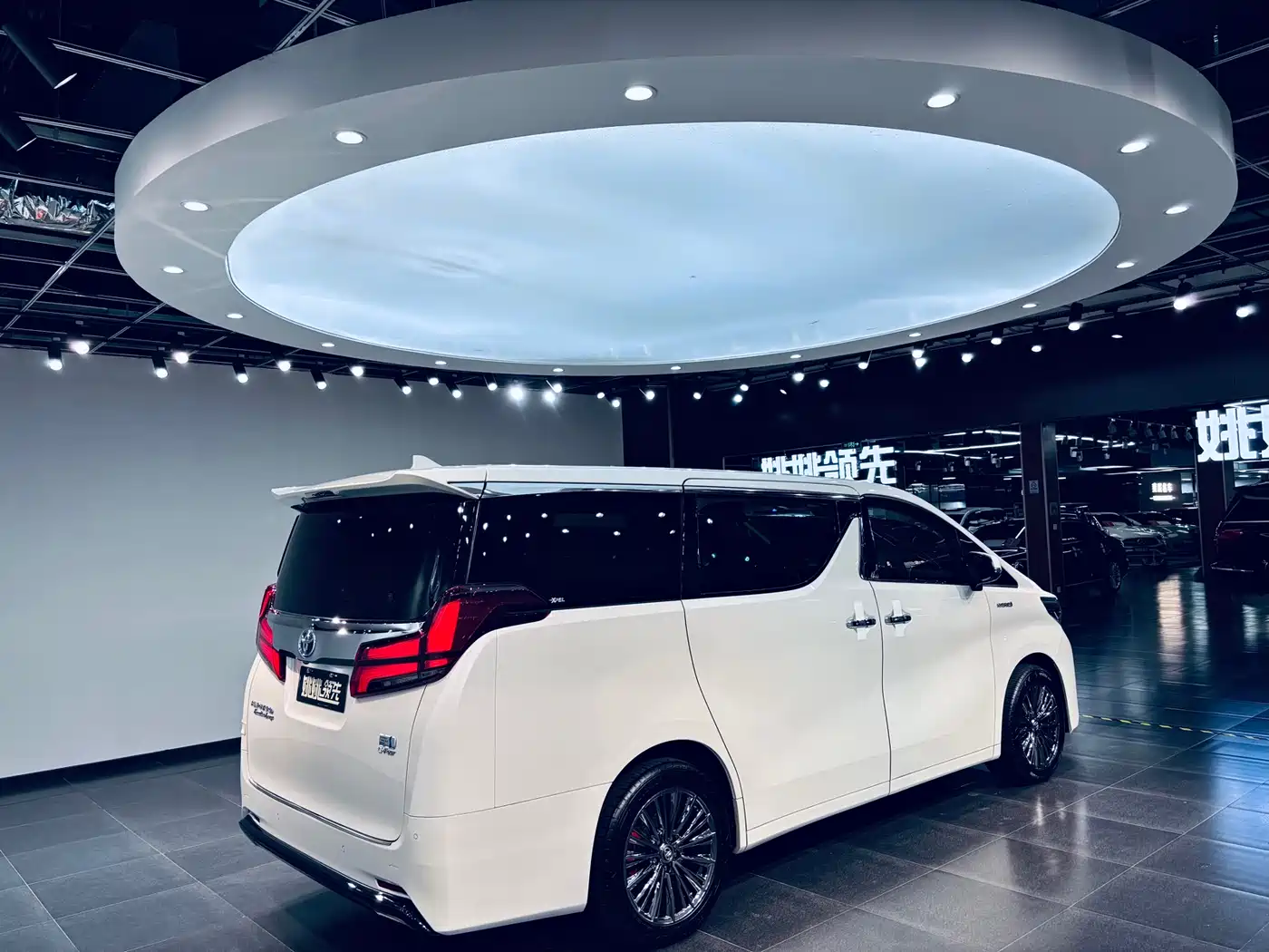 Toyota Alphard 2021 Hybrid 2.5L Premium фото 3