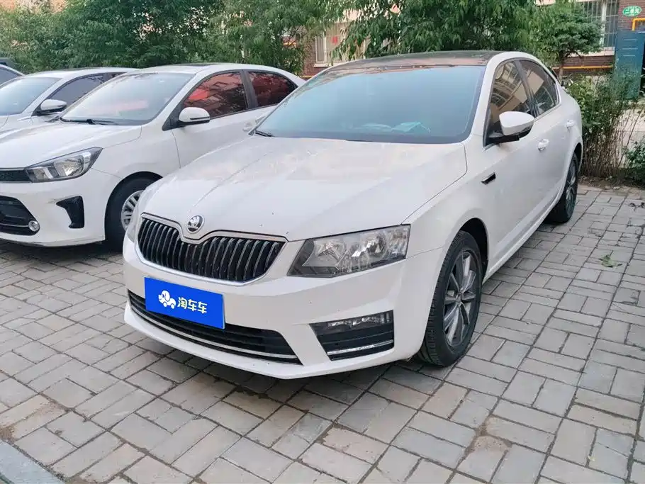 Škoda Octavia 2017 1.6L Automatic Pioneer Edition