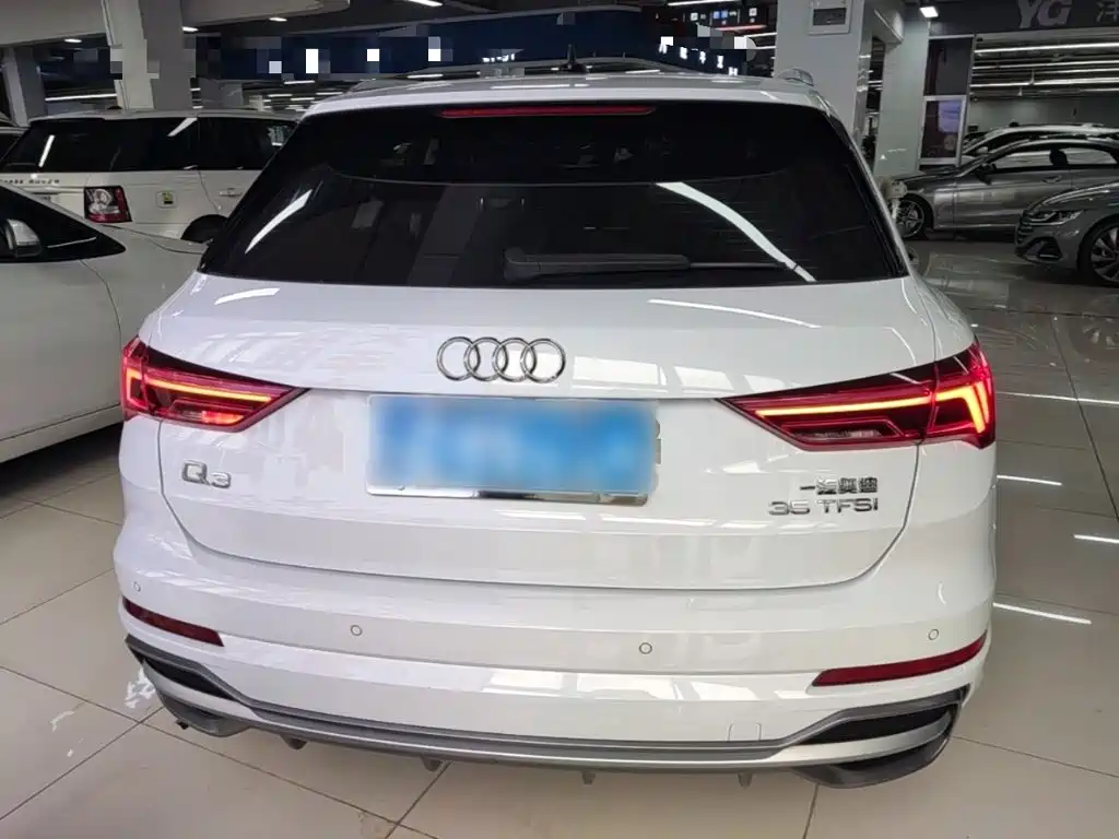 AUDI Q3