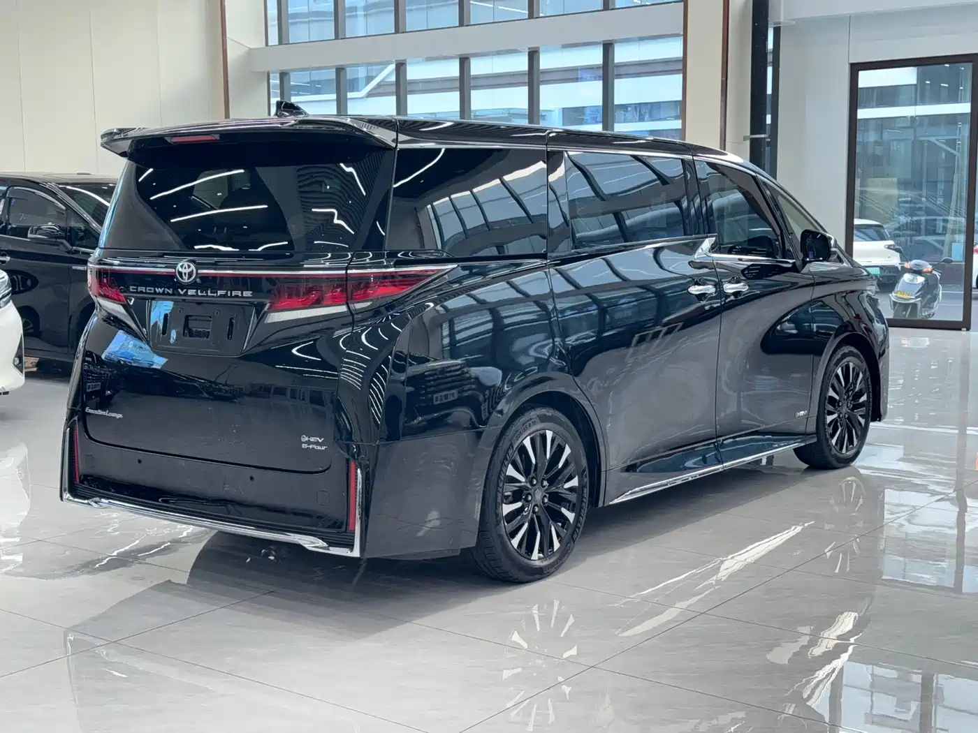 Toyota Vellfire 2024 Crown Hybrid 2.5L Premium Edition фото 13