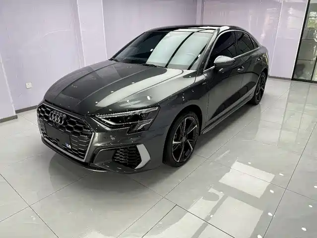 Audi A3 A3L Limousine 35 TFSI, Стиль Спорт