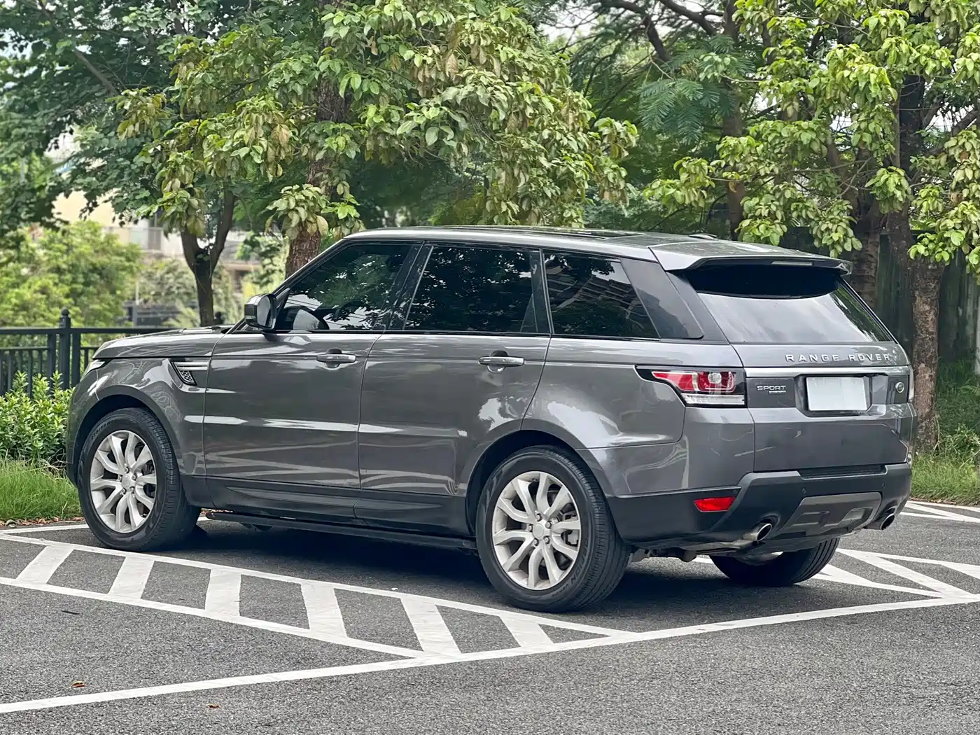 Land Rover Range Rover Sport 2016 Model 3.0 SC V6 HSE фото 9