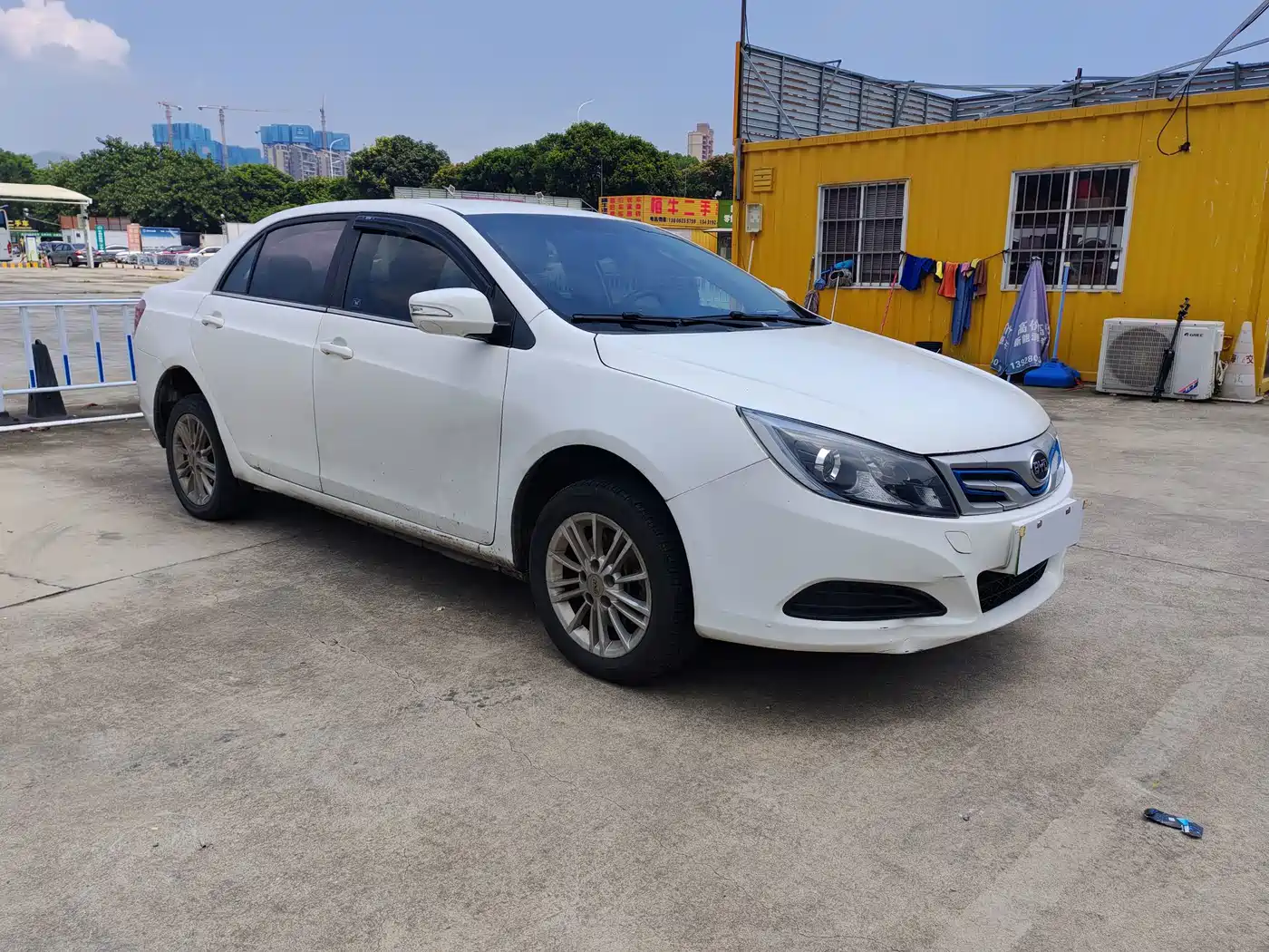 Фото 3 - BYD e5