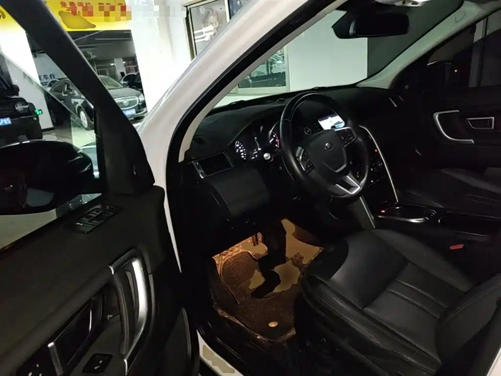 Land Rover Discovery Sport 2018 240PS HSE Edition фото 16