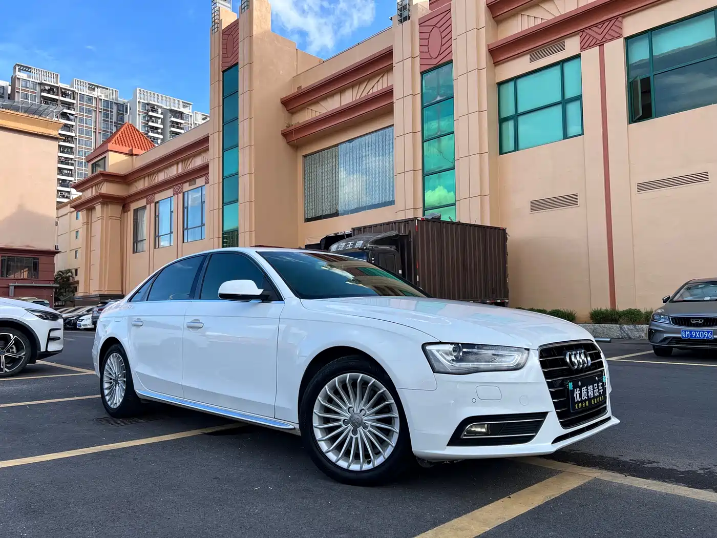 Audi A4L 2016 35 TFSI Automatic Comfort фото 3