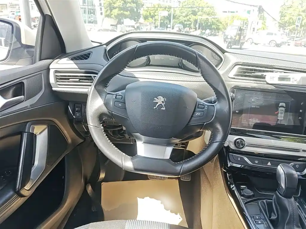 Peugeot 308 2018 1.6L Auto Luxury Edition фото 11